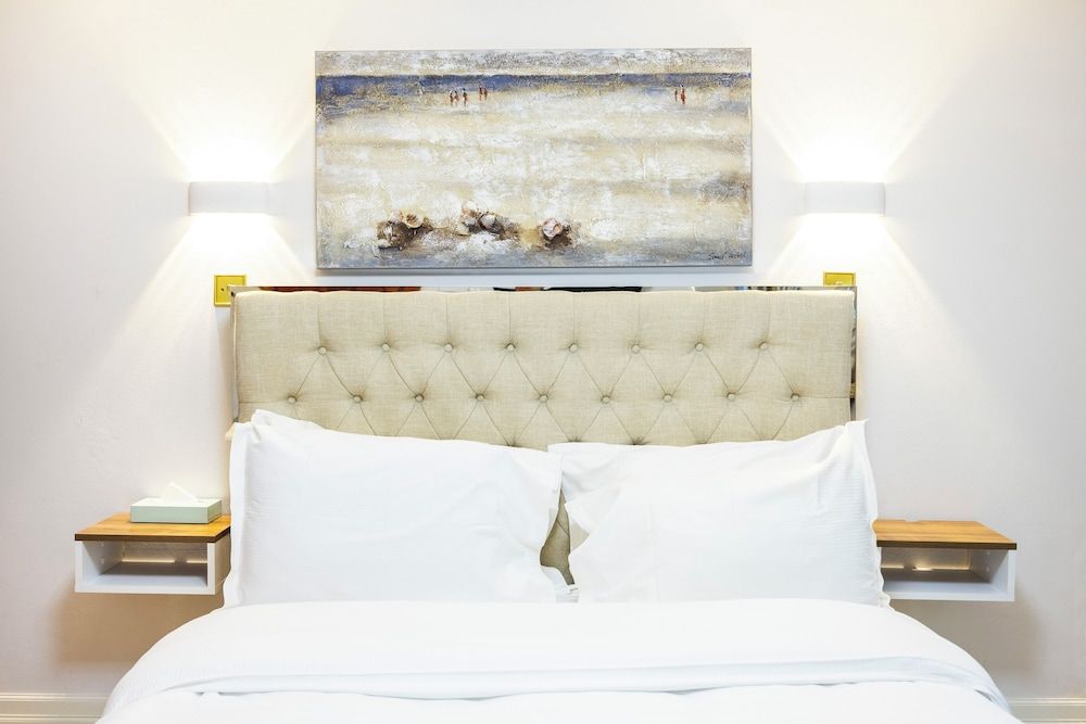 Carlton Court - Mayfair Duplex, 2 Bedrooms (1.5 Bathrooms) 4