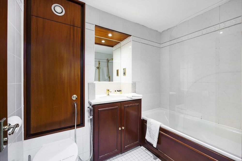 Carlton Court - Mayfair Duplex, 2 Bedrooms (1.5 Bathrooms) 15