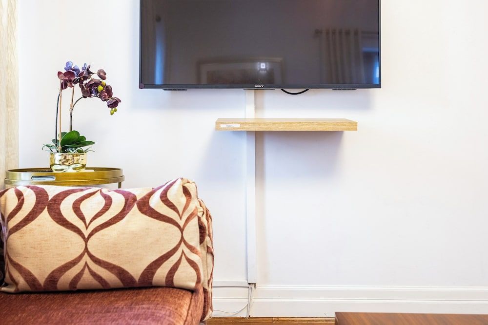 Carlton Court - Mayfair Duplex, 2 Bedrooms (1.5 Bathrooms) 21