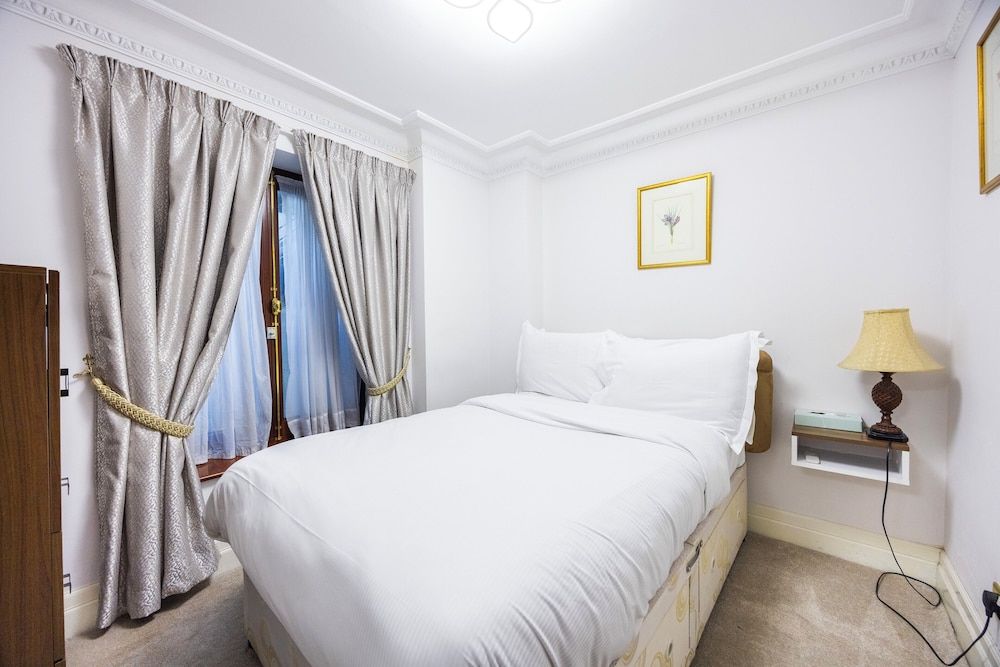 Carlton Court - Mayfair Duplex, 2 Bedrooms (1.5 Bathrooms) 9