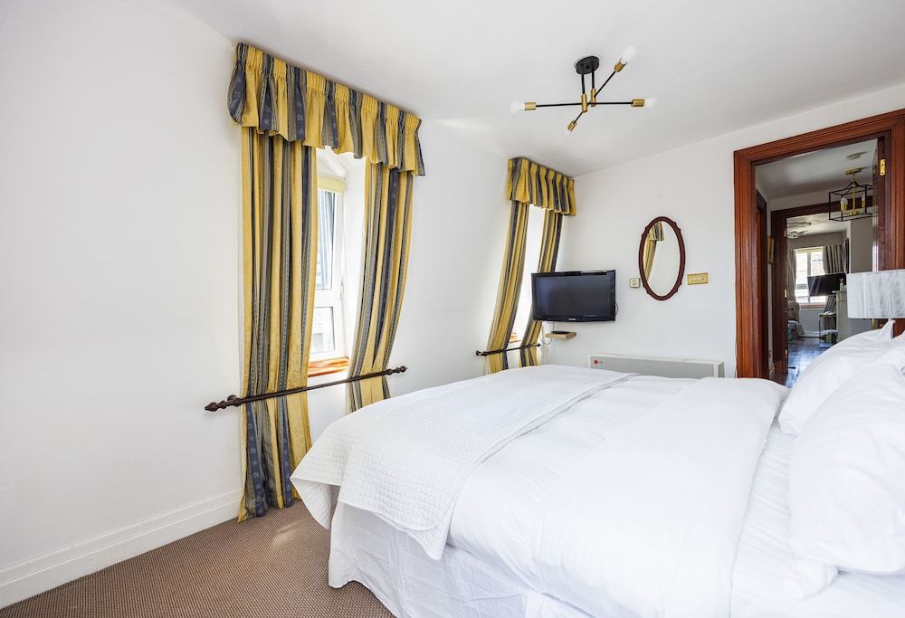 Carlton Court - Mayfair Penthouse, 1 Bedroom 3