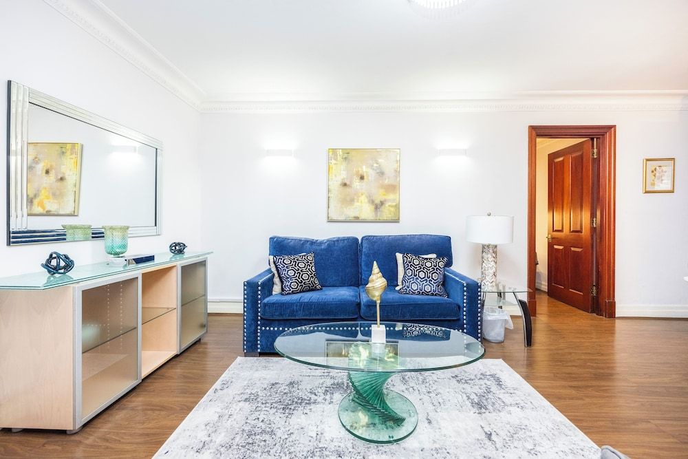 Carlton Court - Mayfair Apartment, 1 Bedroom, Ensuite 19