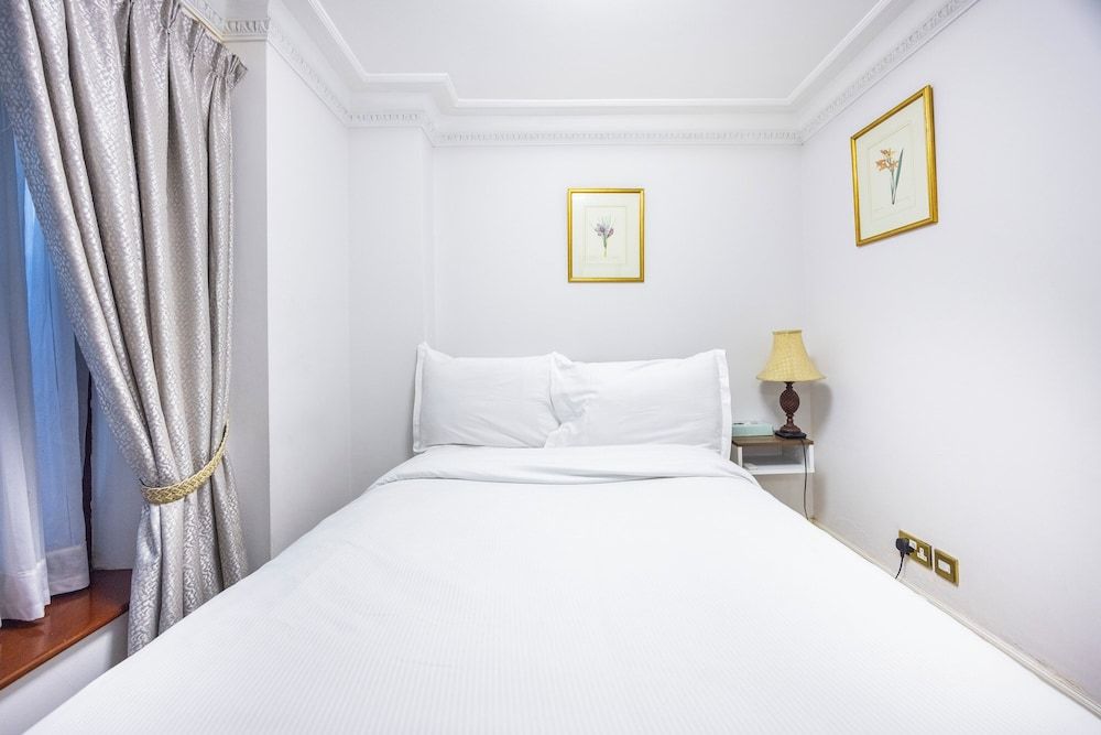 Carlton Court - Mayfair Duplex, 2 Bedrooms (1.5 Bathrooms) 3