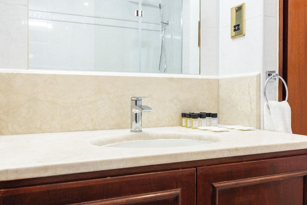 Carlton Court - Mayfair Apartment, 1 Bedroom, Ensuite 10