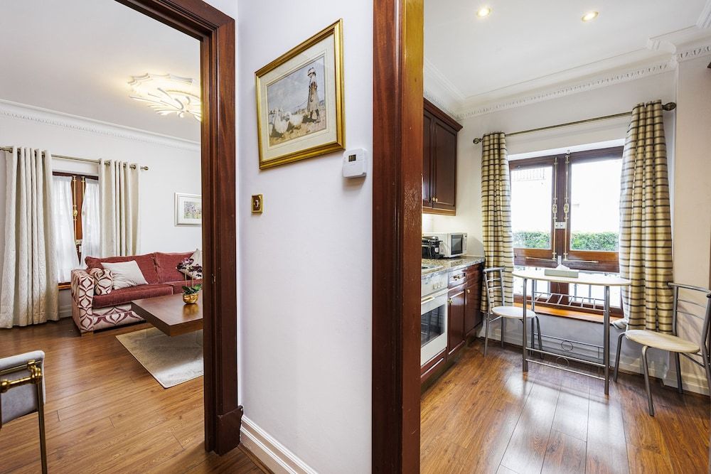 Carlton Court - Mayfair Duplex, 2 Bedrooms (1.5 Bathrooms) 19