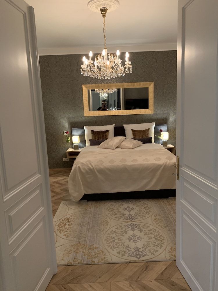 undefined Sophies Place Yppenplatz 10