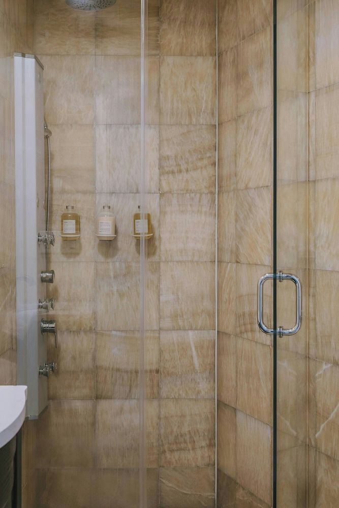 Flatiron Hotel, Sonder by Marriott Bonvoy Room, 1 Queen Bed 4