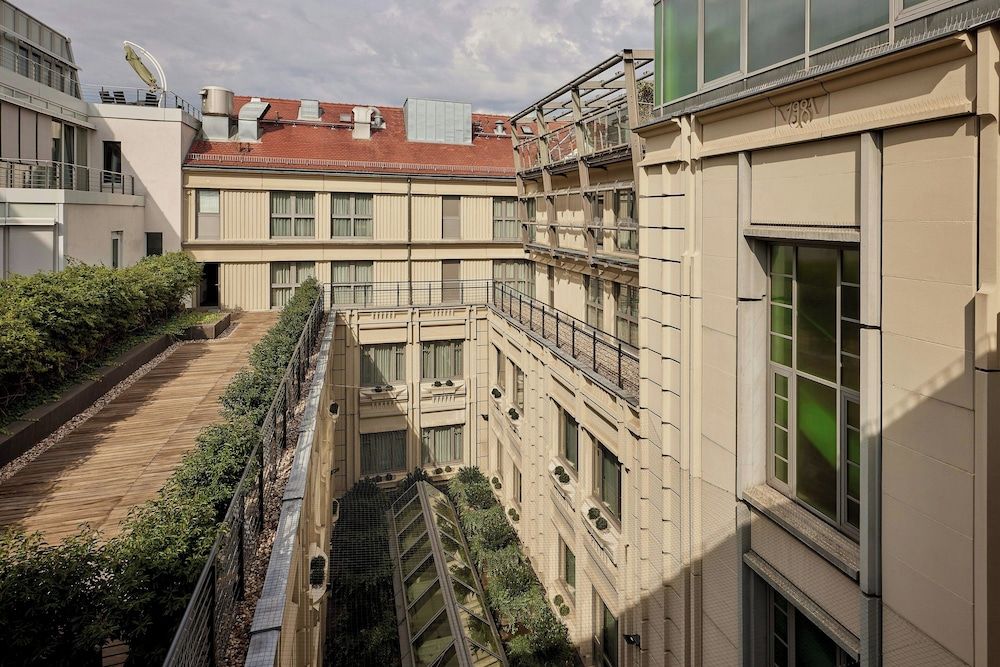 undefined Hotel Luc, Autograph Collection 7