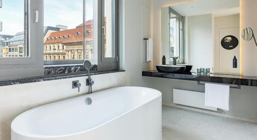 undefined Hotel Luc, Autograph Collection 9