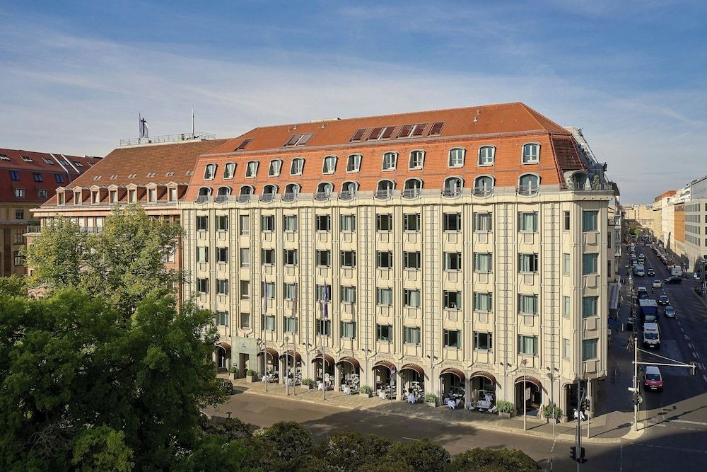 undefined Hotel Luc, Autograph Collection 8