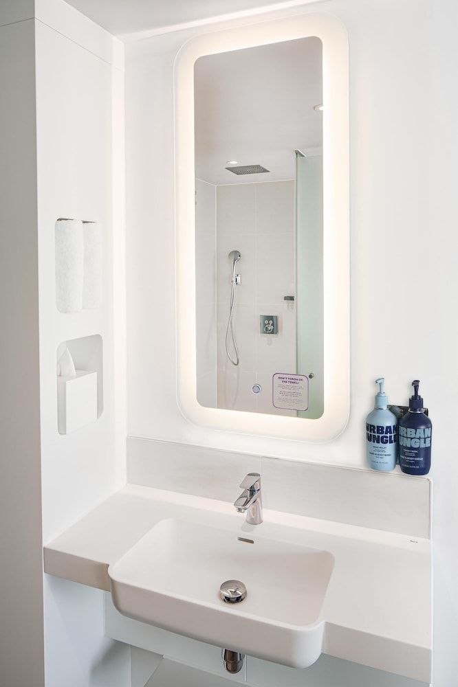 undefined Yotel London City 9