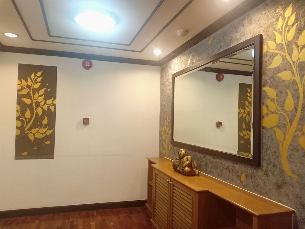 undefined Supha Maison 9