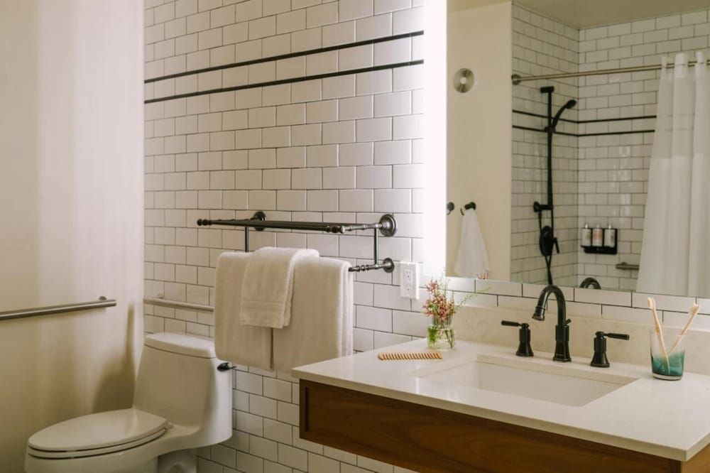 FOUND Hotels, Santa Monica, Series by Marriott Room, 2 Queen Beds 27