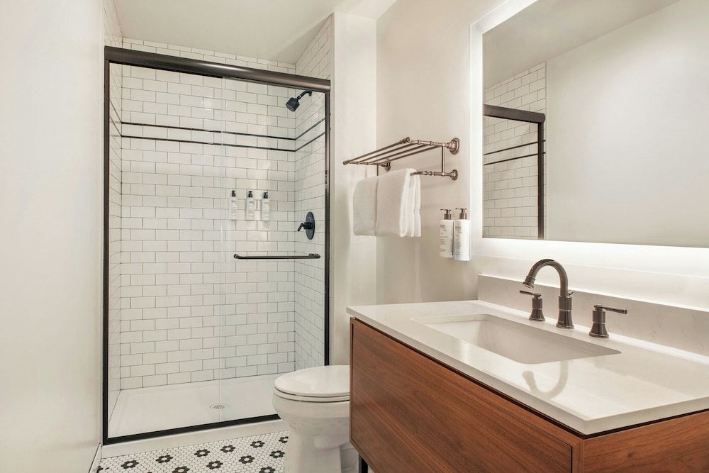 FOUND Hotels, Santa Monica, Series by Marriott Room, 2 Queen Beds 21