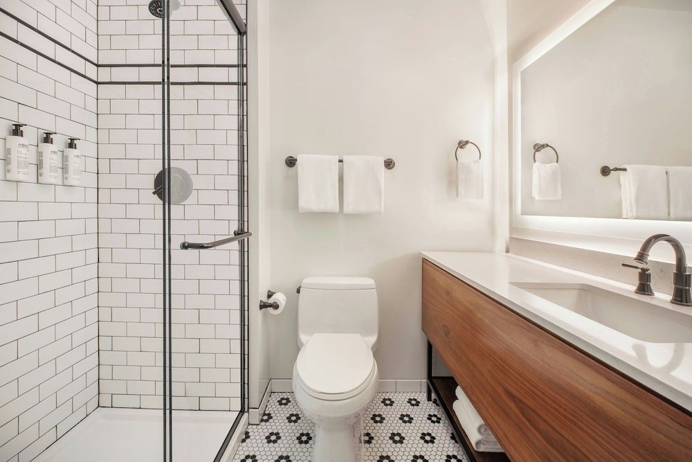 FOUND Hotels, Santa Monica, Series by Marriott Room, 2 Queen Beds 15