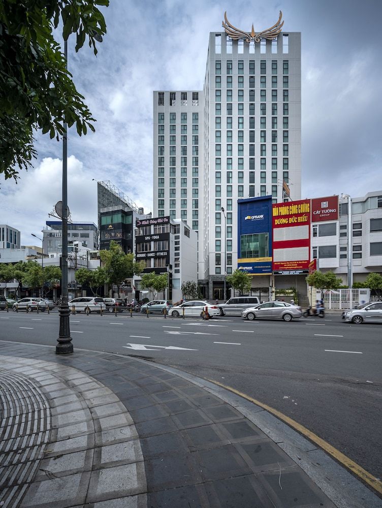 undefined Muong Thanh Luxury Saigon Hotel 5