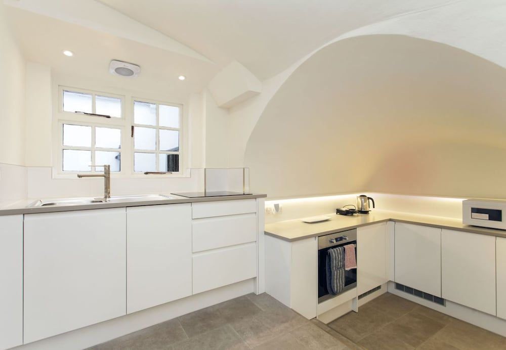 undefined Victoria Charming Atmosphere 9