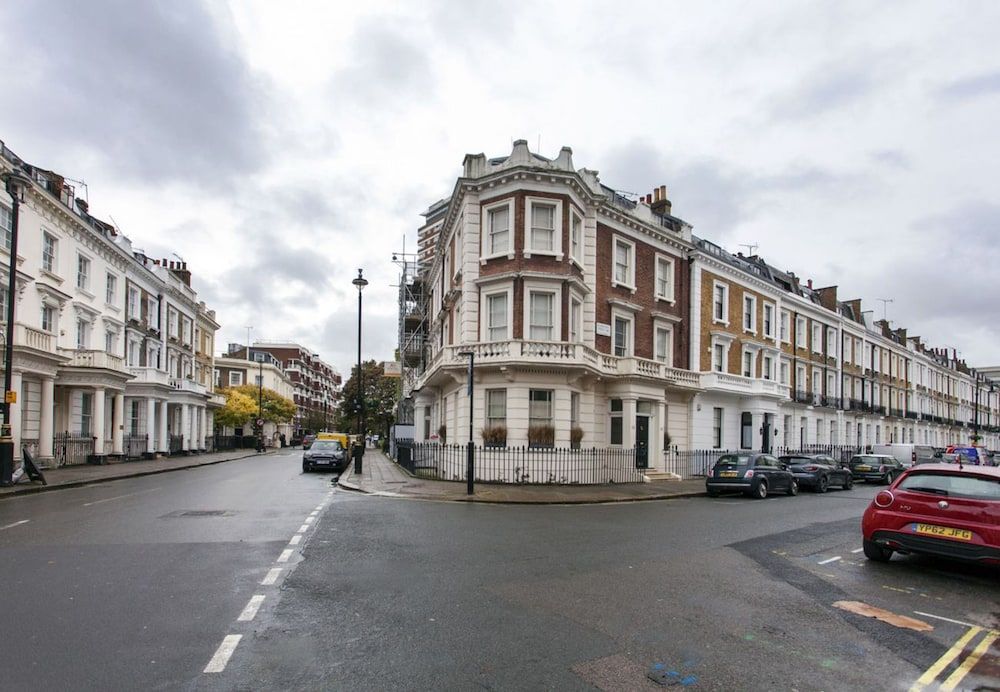 undefined Victoria Charming Atmosphere 2