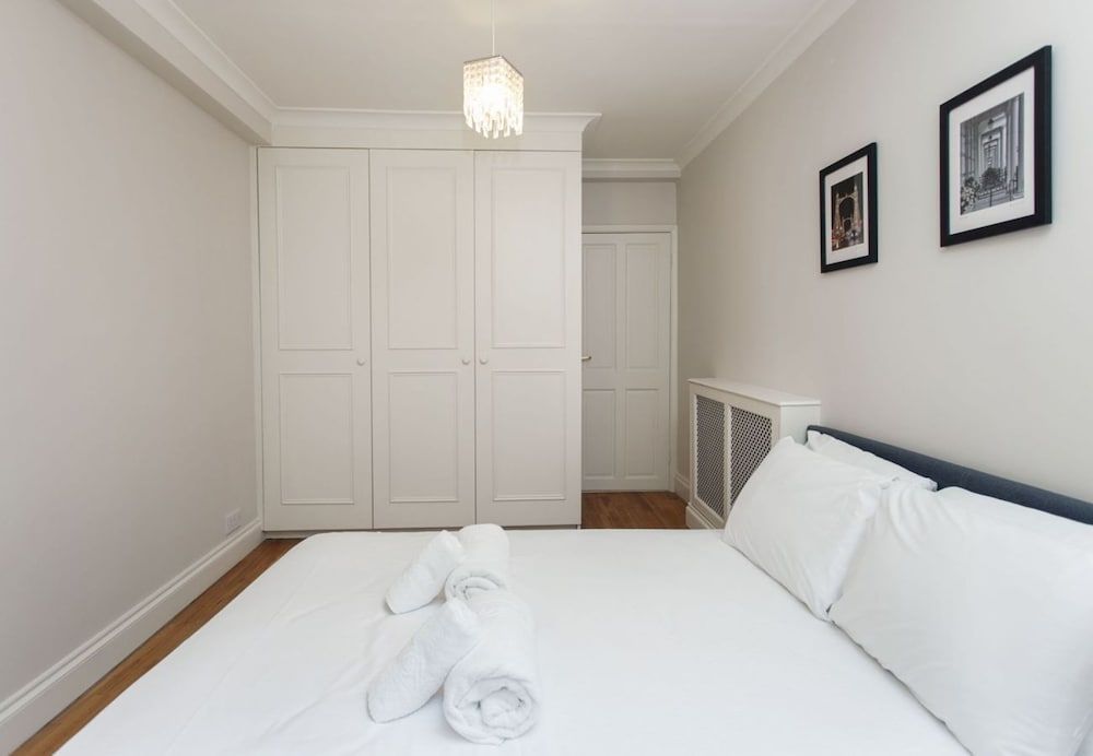 undefined Victoria Charming Atmosphere 6