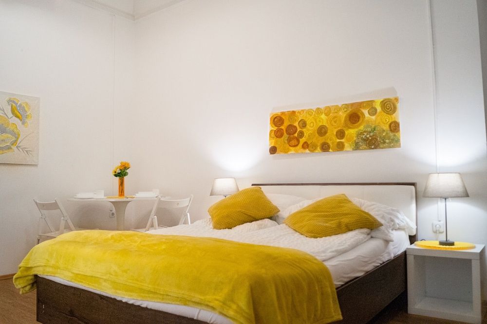 Beautiful 2BR - 12 min from Downtown Apartment 7