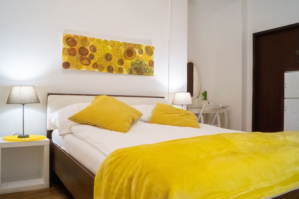 undefined Beautiful 2BR - 12 min from Downtown 7