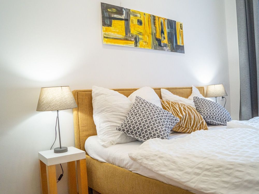 undefined Beautiful 2BR - 12 min from Downtown 6