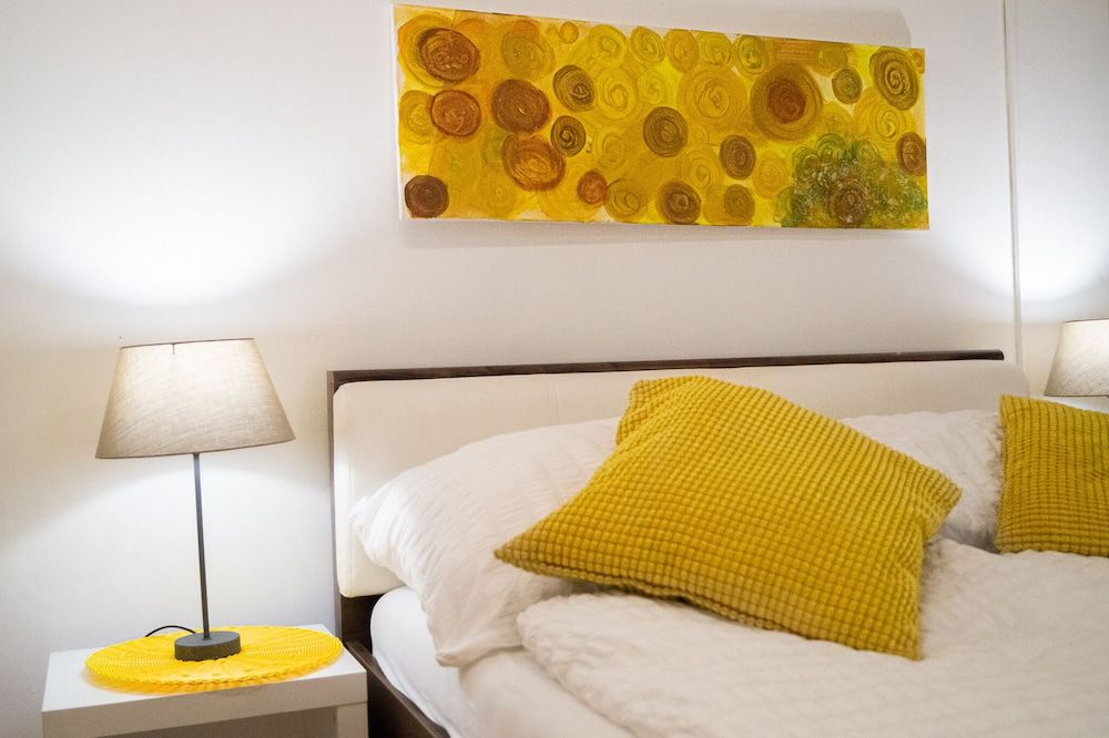 undefined Beautiful 2BR - 12 min from Downtown 5