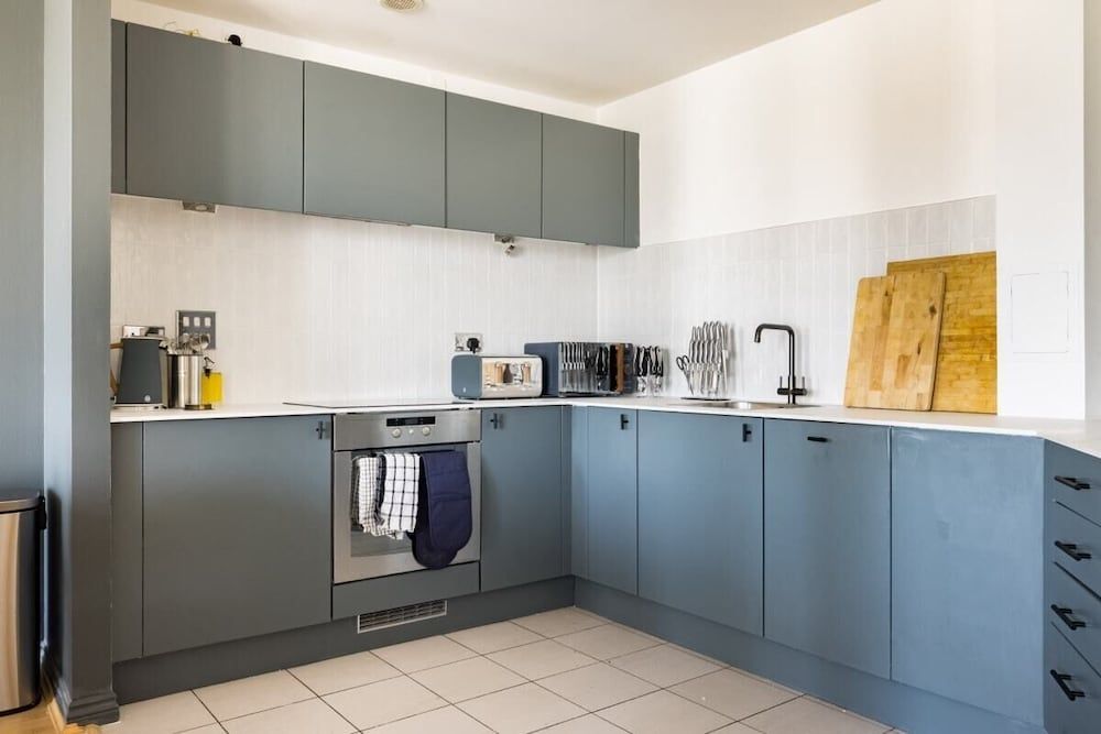 undefined The Nine Elms Lane Arms - Stunning & Bright 2bdr Flat With Balconies 4