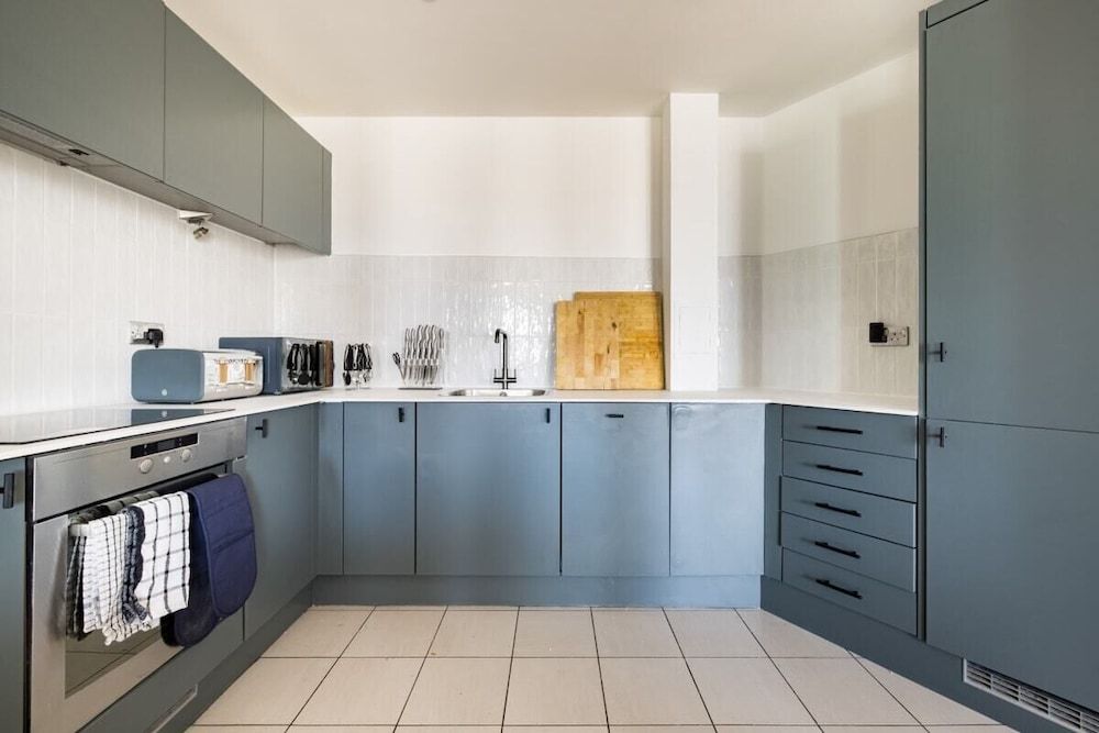 undefined The Nine Elms Lane Arms - Stunning & Bright 2bdr Flat With Balconies 3