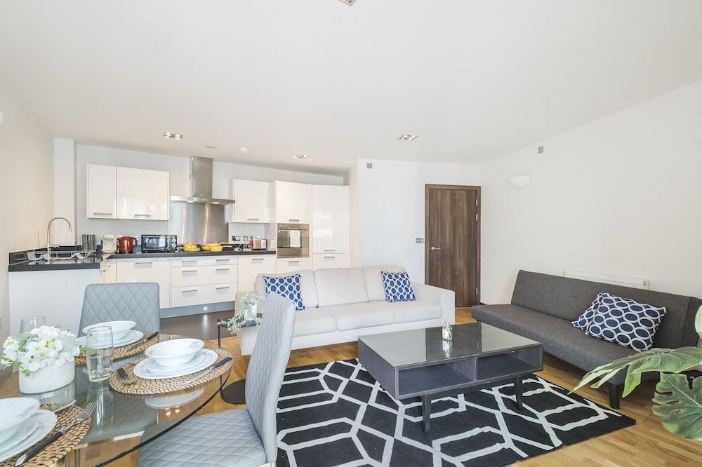 undefined Modern Pet Friendly Apartment by MSS 9