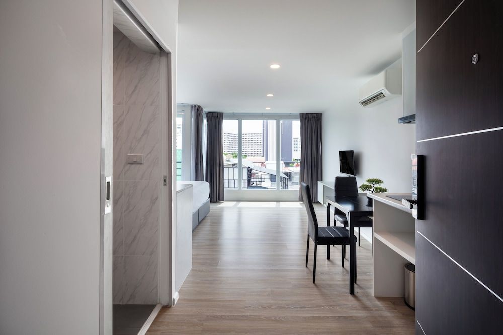 undefined The Rizin Hotel Phratumnak 4