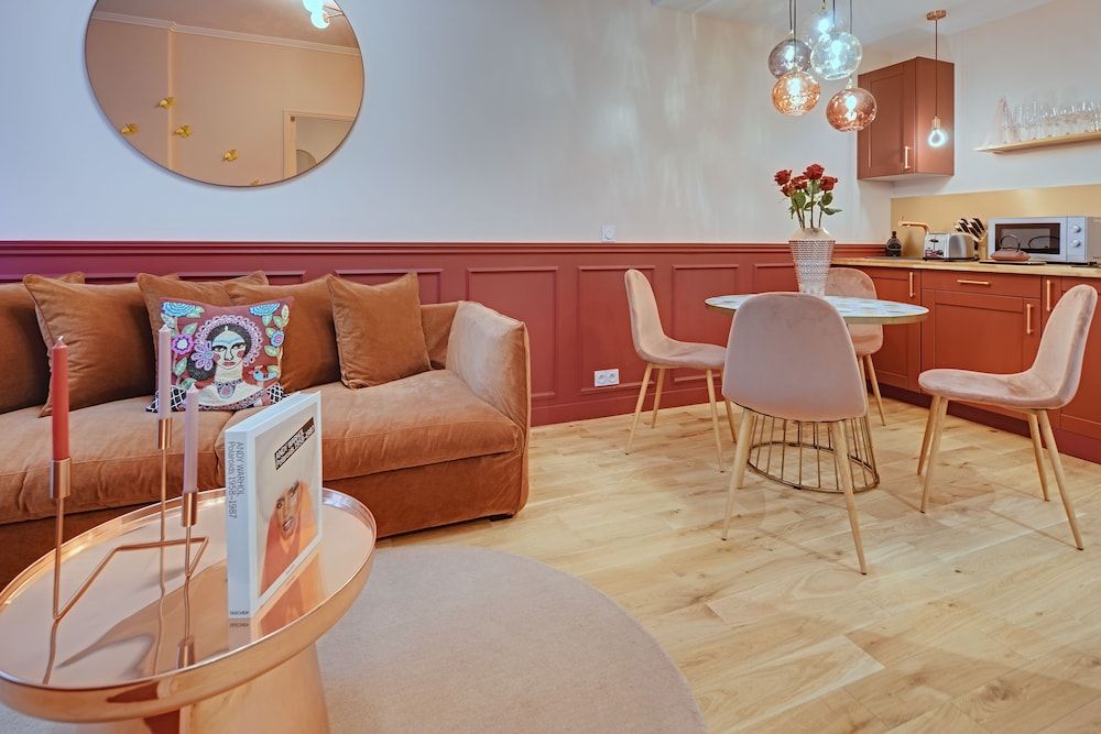 Miss Marguerite Suite Royal Apartment, Ensuite, Courtyard View 21