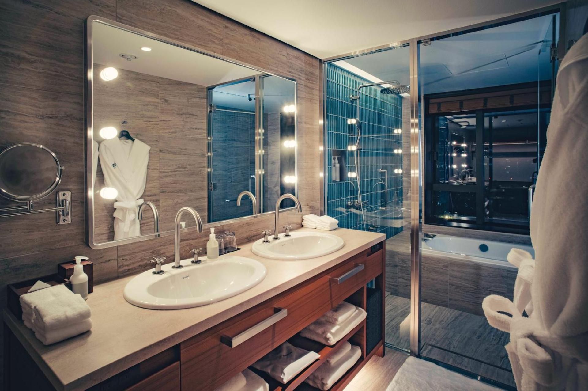 Connecting Suite with City View