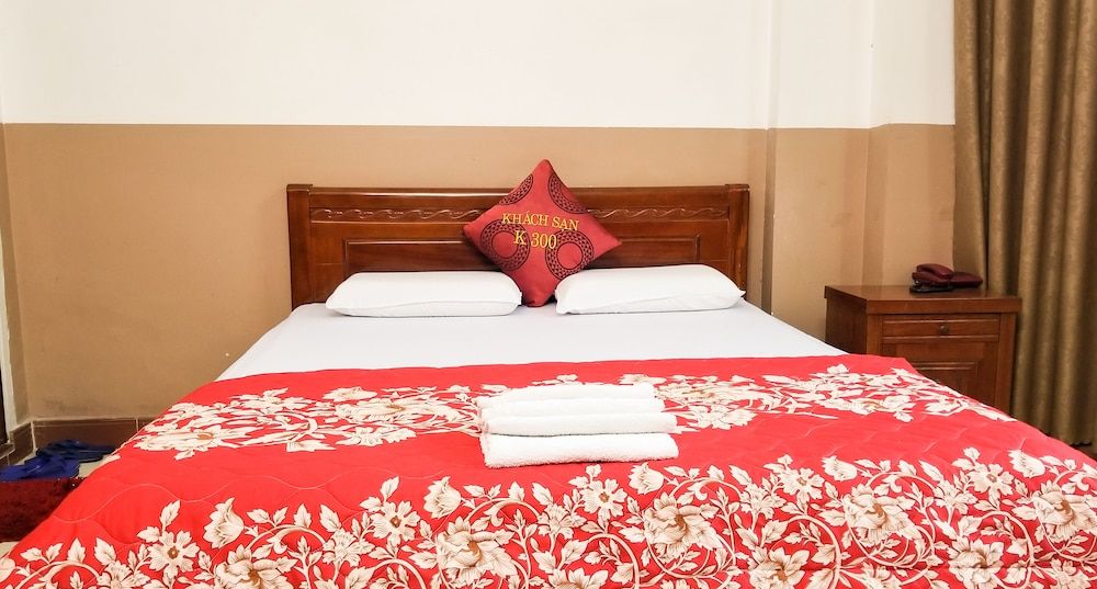 OYO 751 K300 Hotel Deluxe Double Room 4