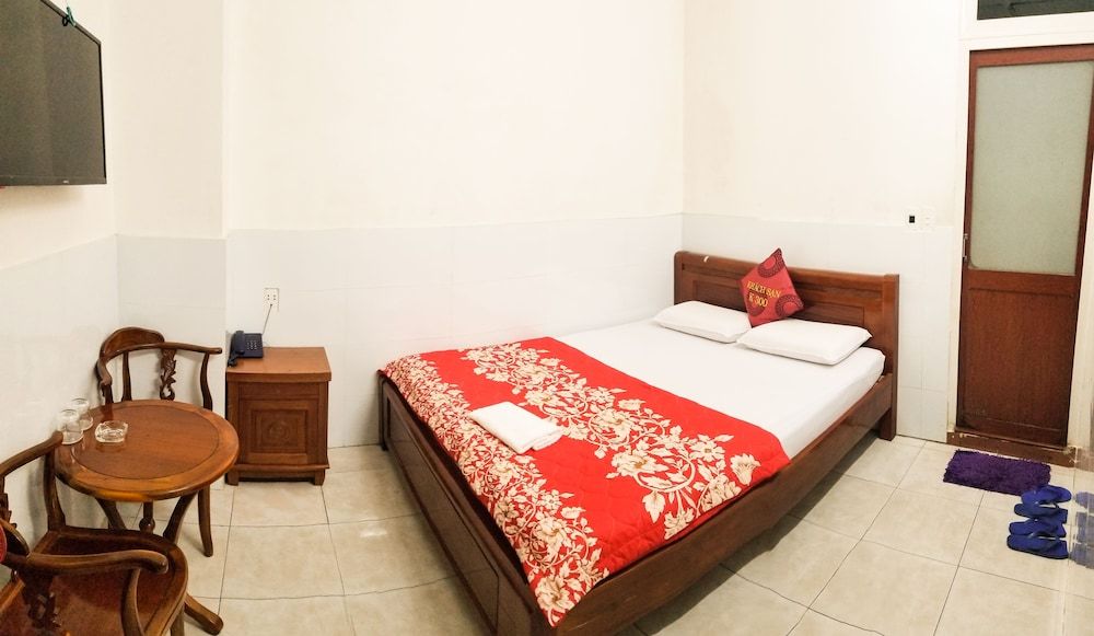 OYO 751 K300 Hotel Standard Double Room 6