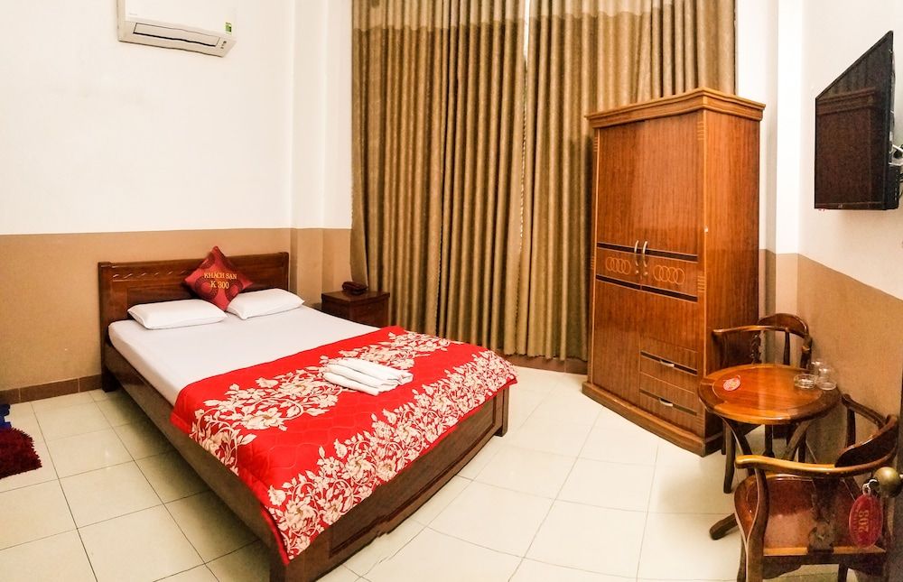 OYO 751 K300 Hotel Deluxe Double Room 3
