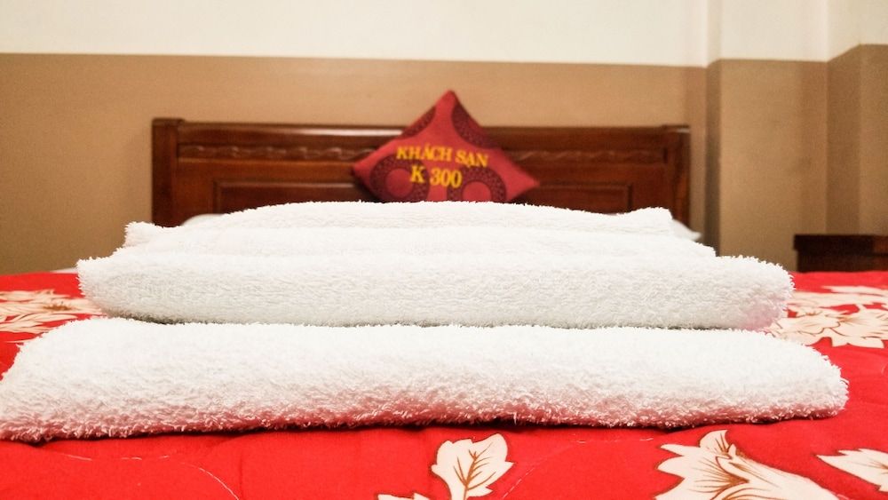 OYO 751 K300 Hotel Deluxe Double Room 5