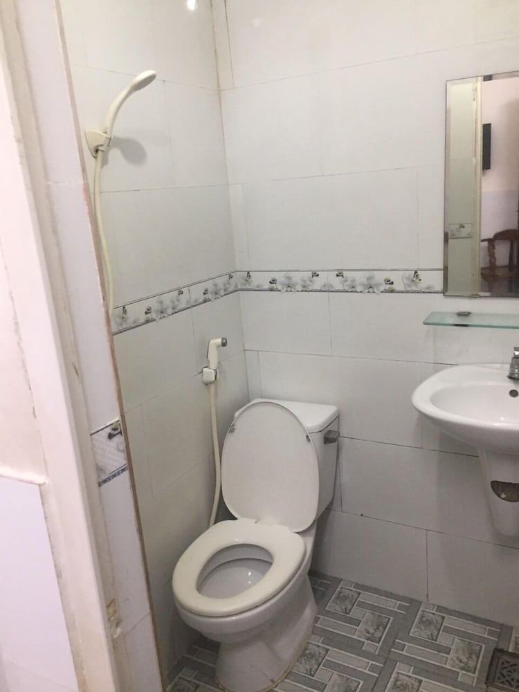 OYO 751 K300 Hotel Standard Double Room 8