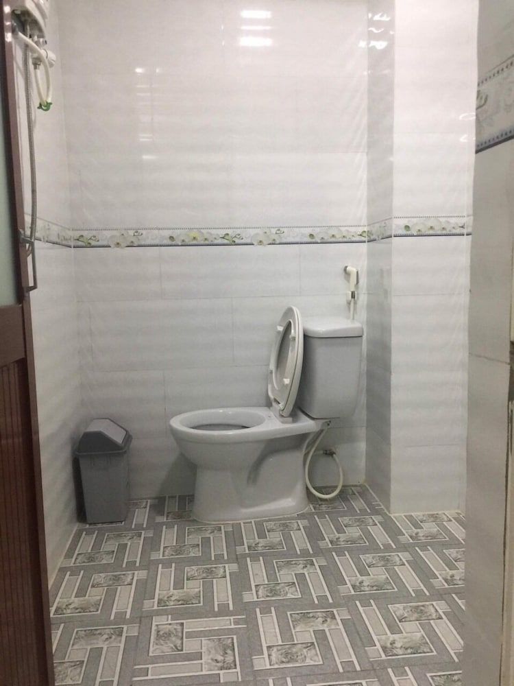 OYO 751 K300 Hotel Deluxe Double Room 10