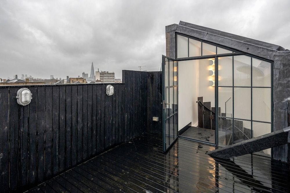 Skyline Water Front Penthouse Apartment Exclusive Apartment, River View (Metro 607) 18