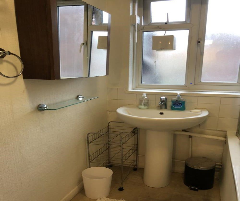 undefined 1 Bed-sleeps 4-free Parking-15 Min to Putney 5