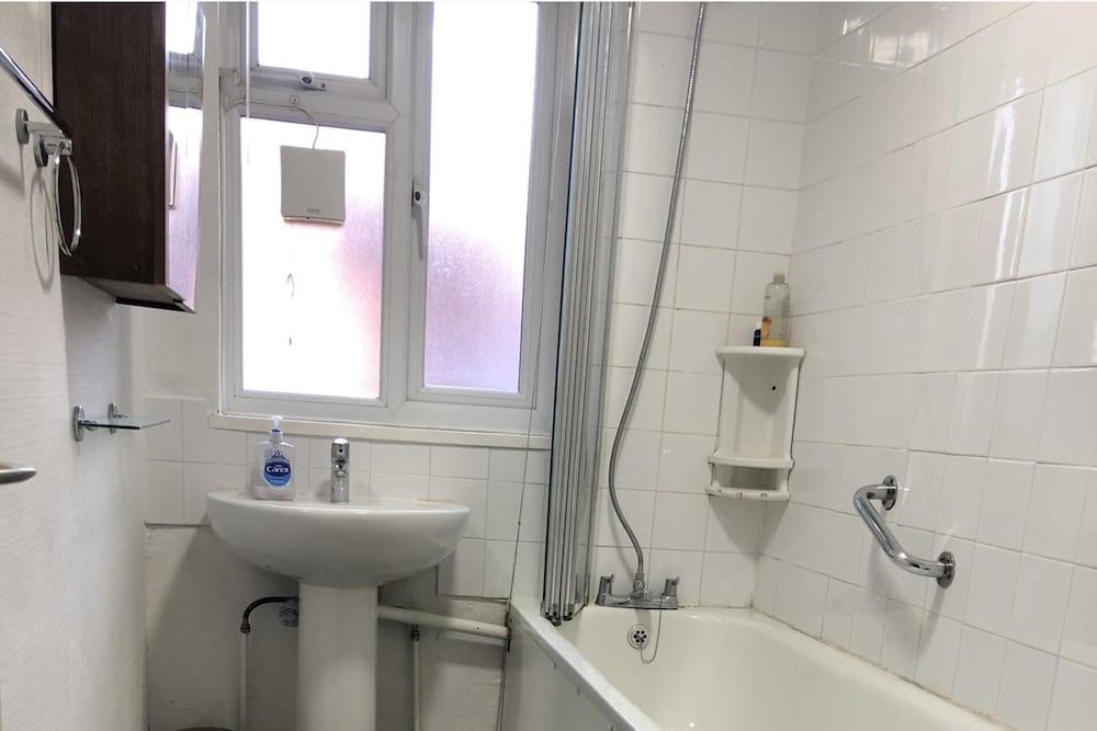 undefined 1 Bed-sleeps 4-free Parking-15 Min to Putney 6