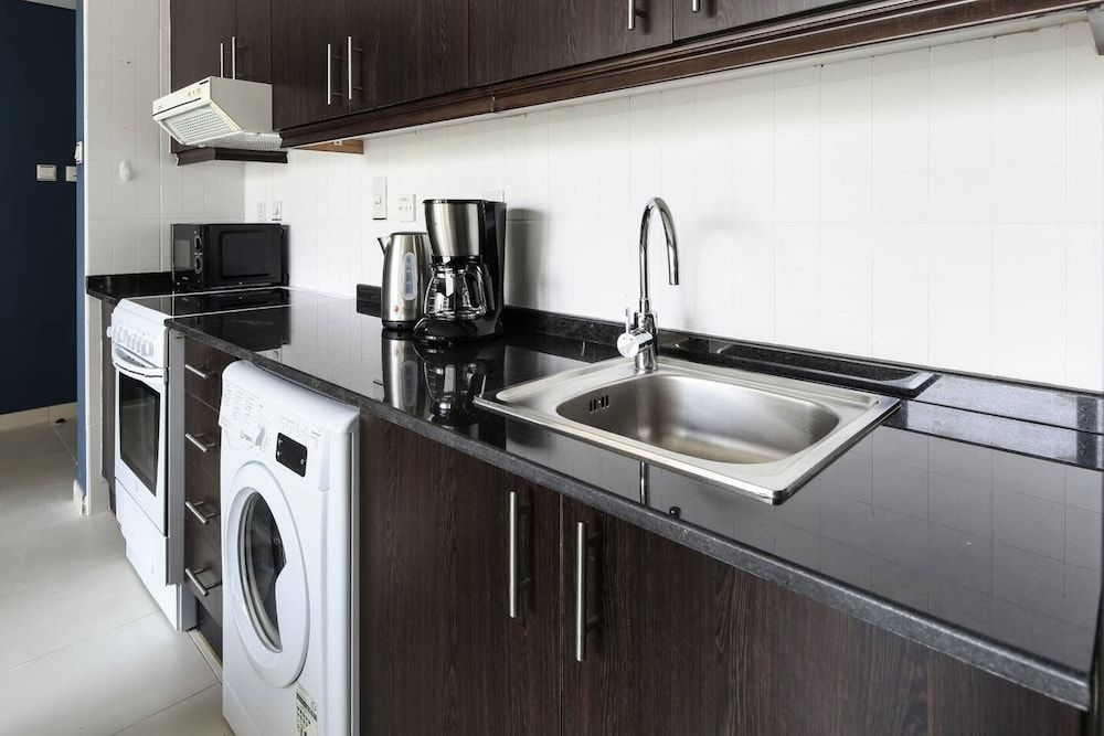 undefined Enticing Studio in Dubai Marina - Next to Beach! 4