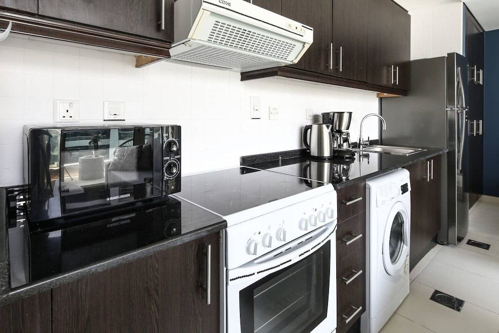 undefined Enticing Studio in Dubai Marina - Next to Beach! 3