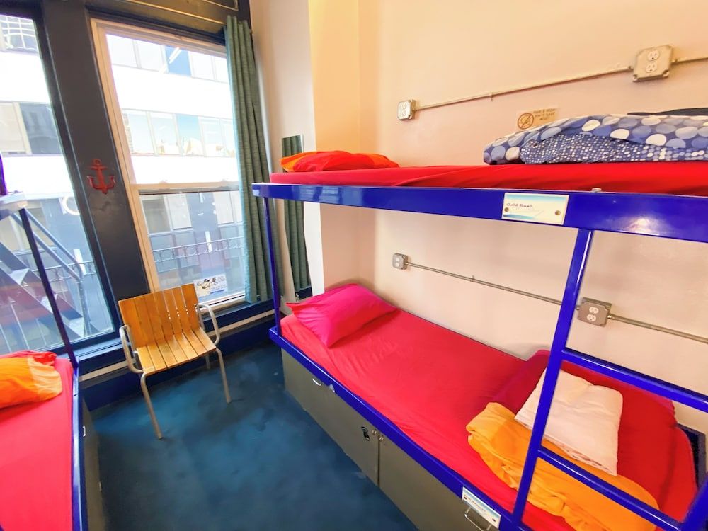 Social Mixed Dorm