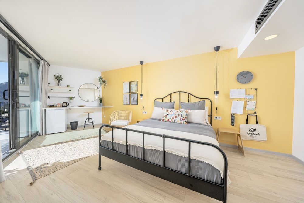 Payava Hotel by True Blue Deluxe Double Room 2