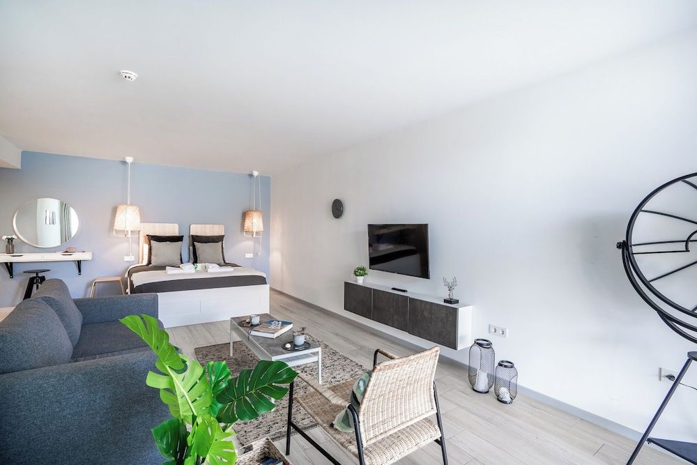 Deluxe Suite, Pool View