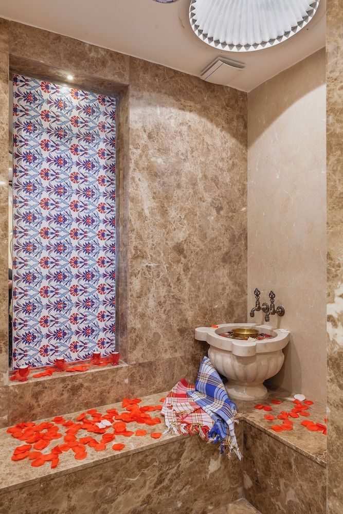 Lord Morgan Exclusive Design & Cihangir Deluxe Suite 10