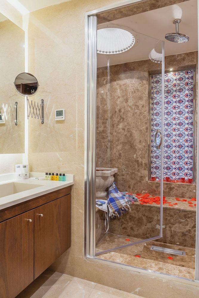 Lord Morgan Exclusive Design & Cihangir Deluxe Suite 9