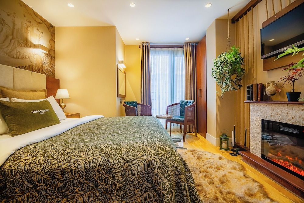 Lord Morgan Exclusive Design & Cihangir Deluxe Suite